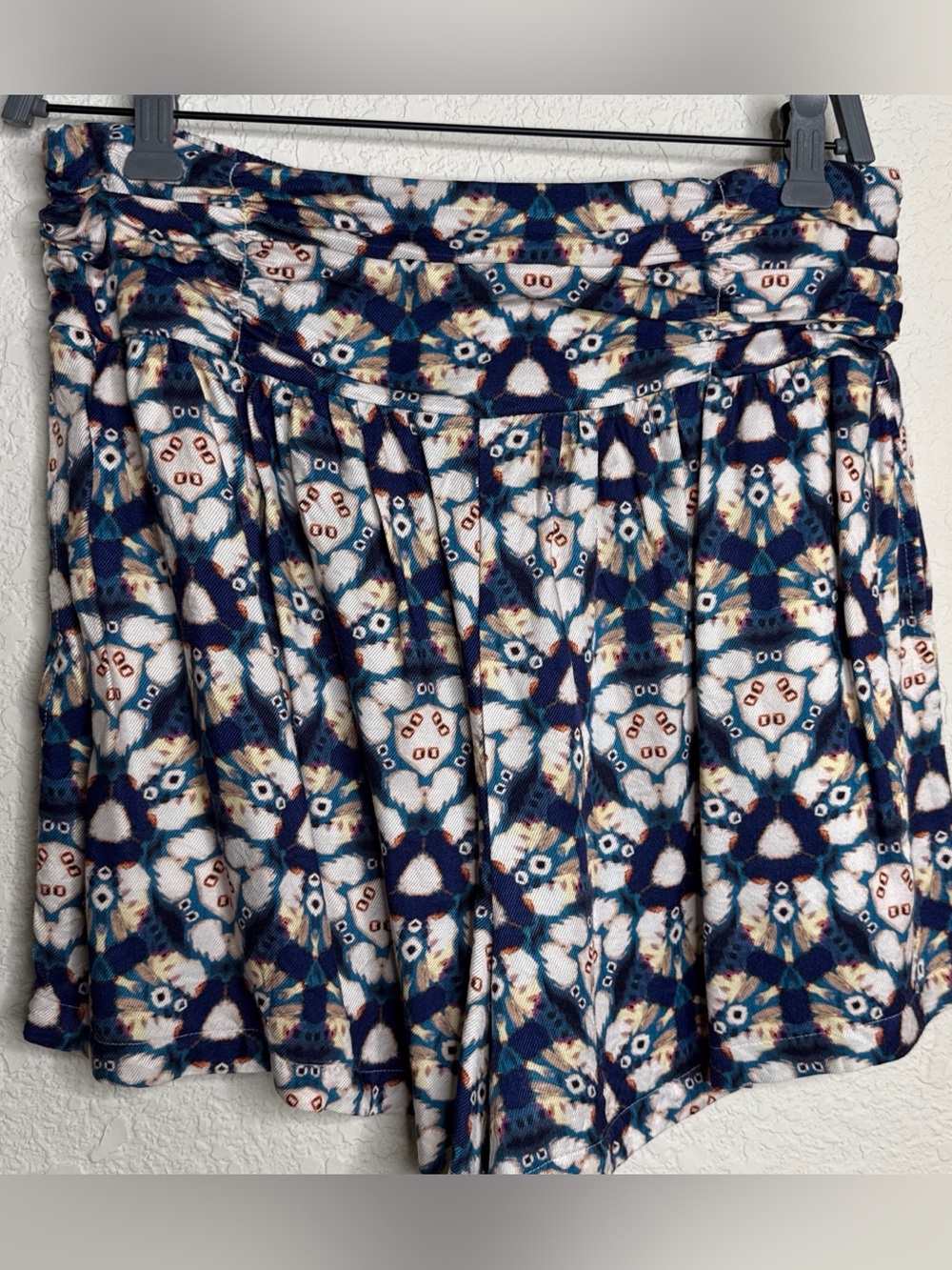 Anthropologie Patterned Blue and White Shorts Size M